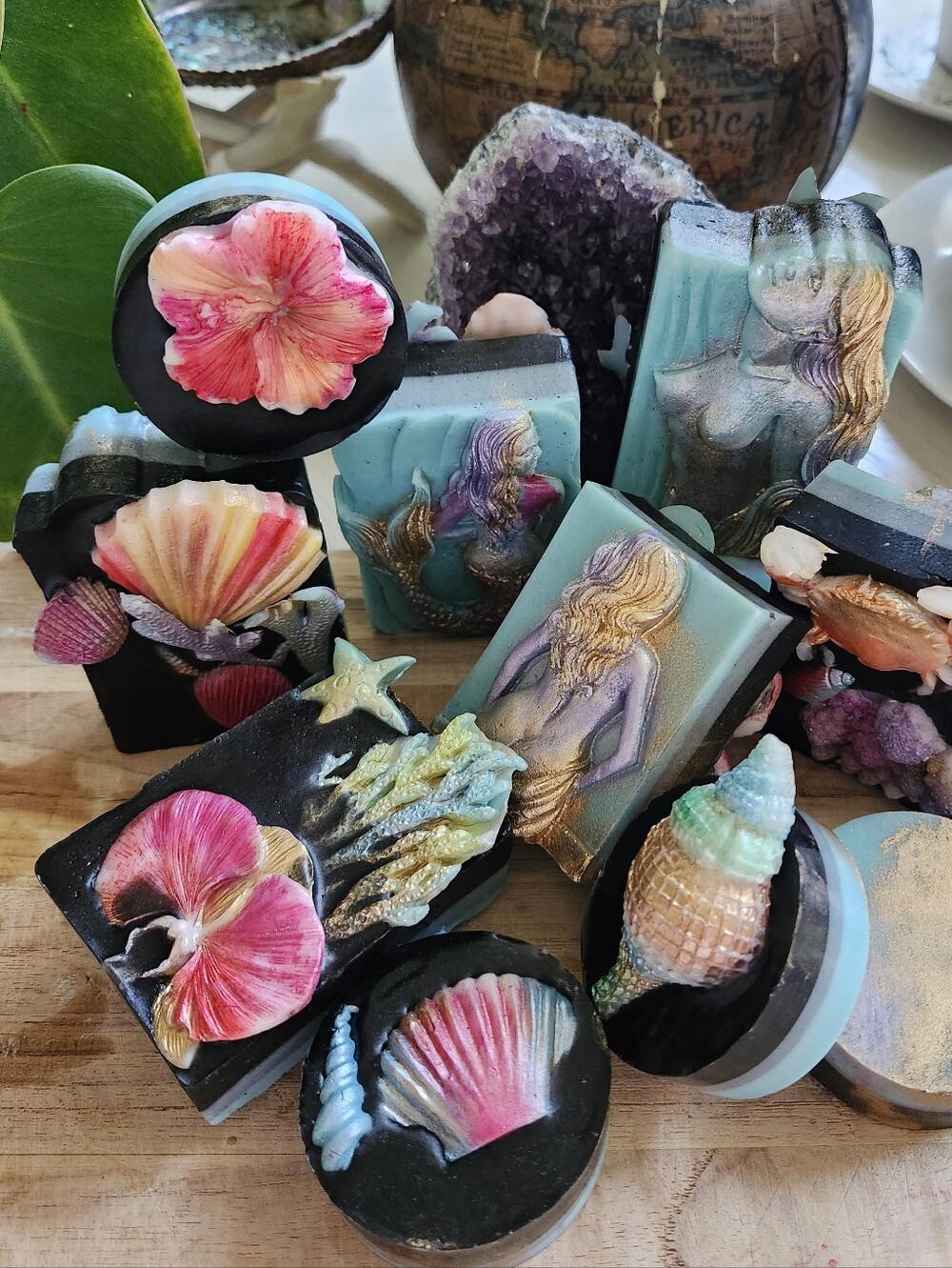 🥳Free Gift W/ Purchase 2.2 Oz Round Luxury Handcrafted Soap, Apple Agave Scent